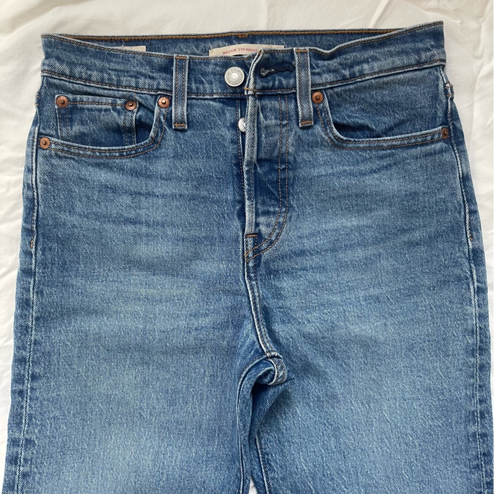 Levi’s Premium Wedgie Straight Fit Jean